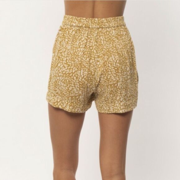 Women's Size Small Amuse Society Ridley Woven 100% Viscose Shorts - Picture 3 of 8